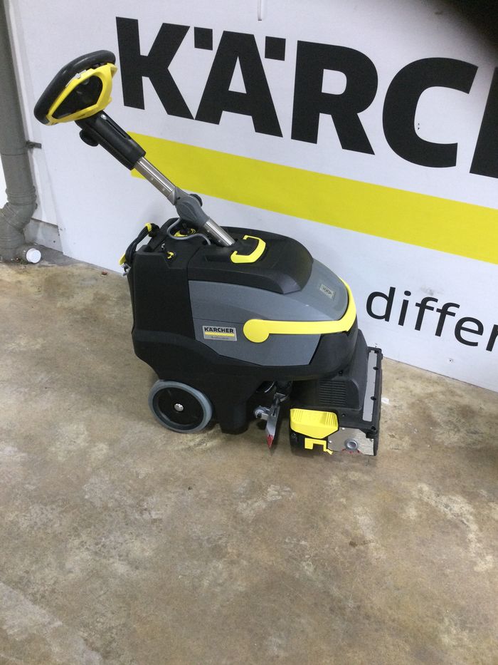 Used Kärcher BR 35/12 C BP Battery Compact Scrubber Dryer - Image 3