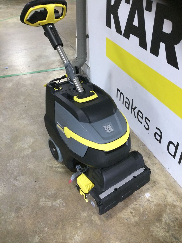 Used Kärcher BR 35/12 C BP Battery Compact Scrubber Dryer - Image 2